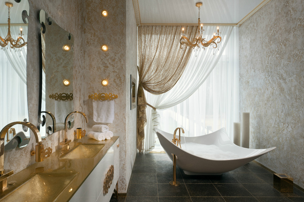 white glamour bathroom design