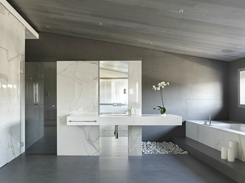 modern gray bathroom decor