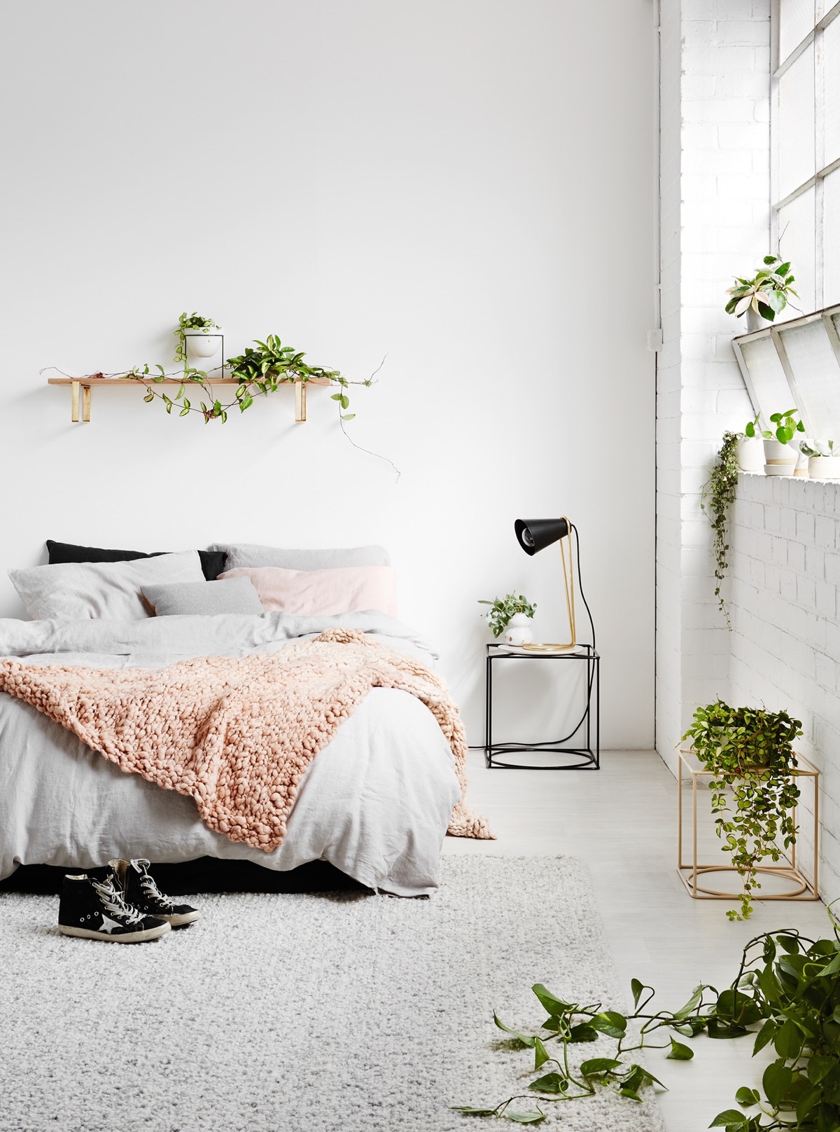 relaxing-simple-bedroom-design