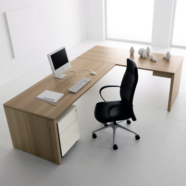 Simple work desk design