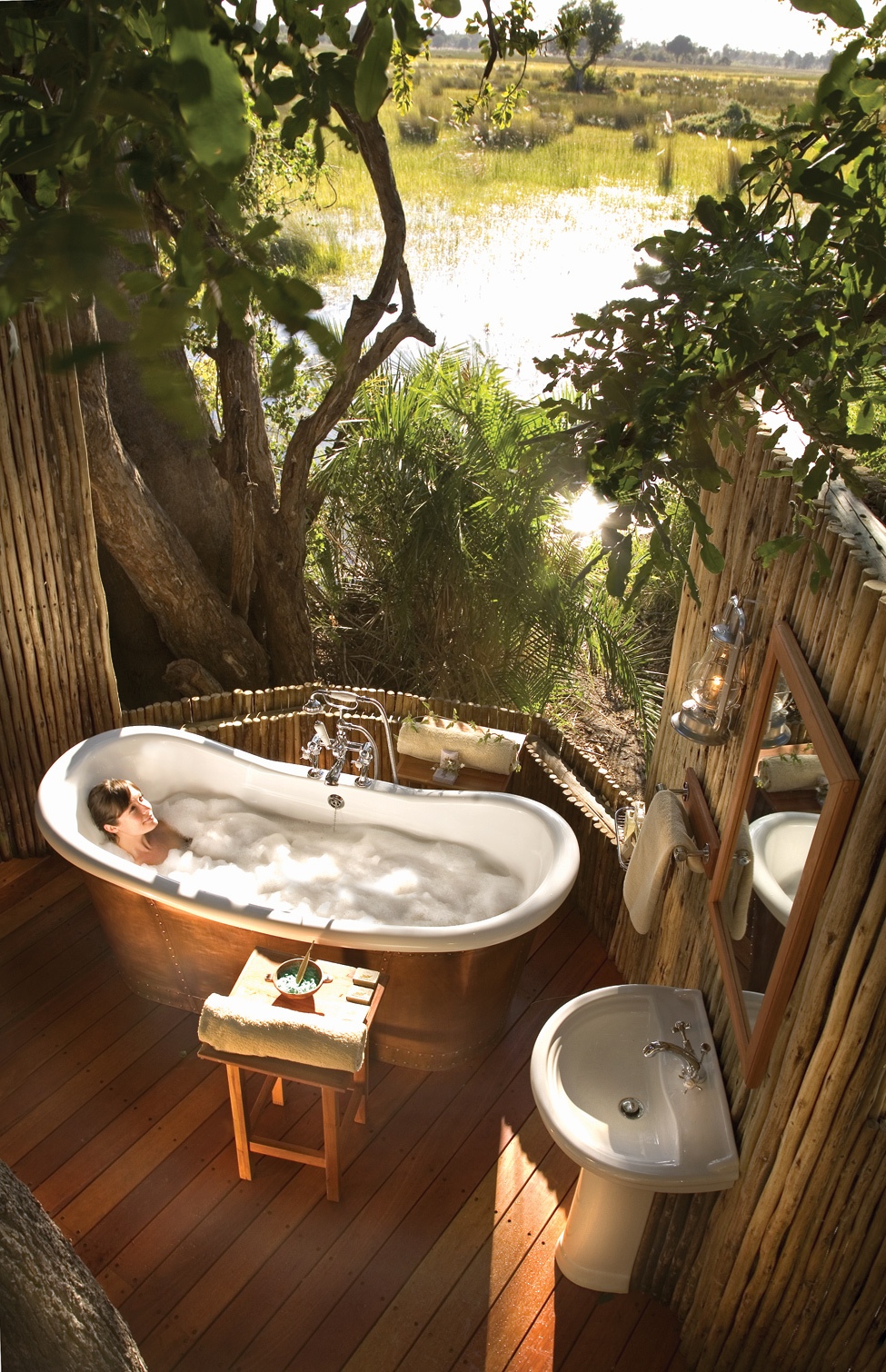 Traditional bathroom design with nature