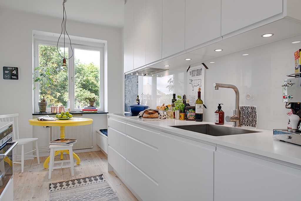 Scandinavian Style For Small Kitchen Ideas - RooHome