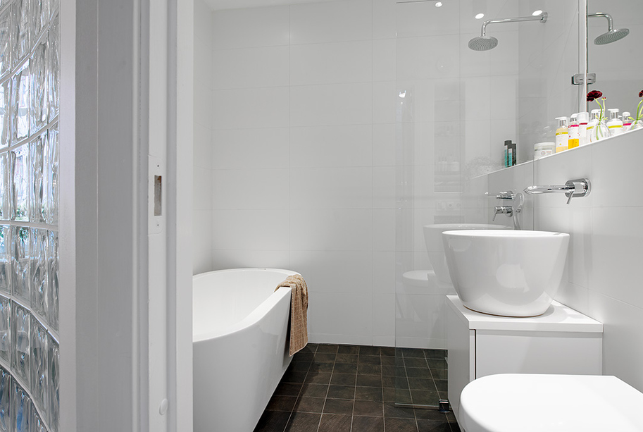 White Bathroom design ideas