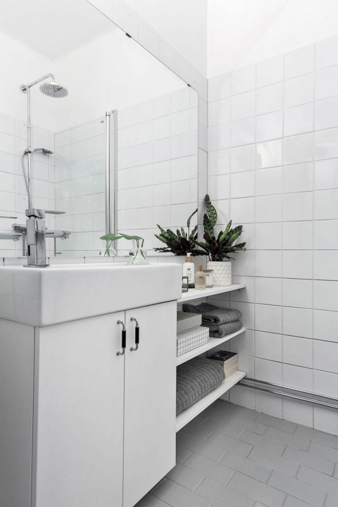 Fabulous Scandinavian Apartment With White Interior Design Style - RooHome