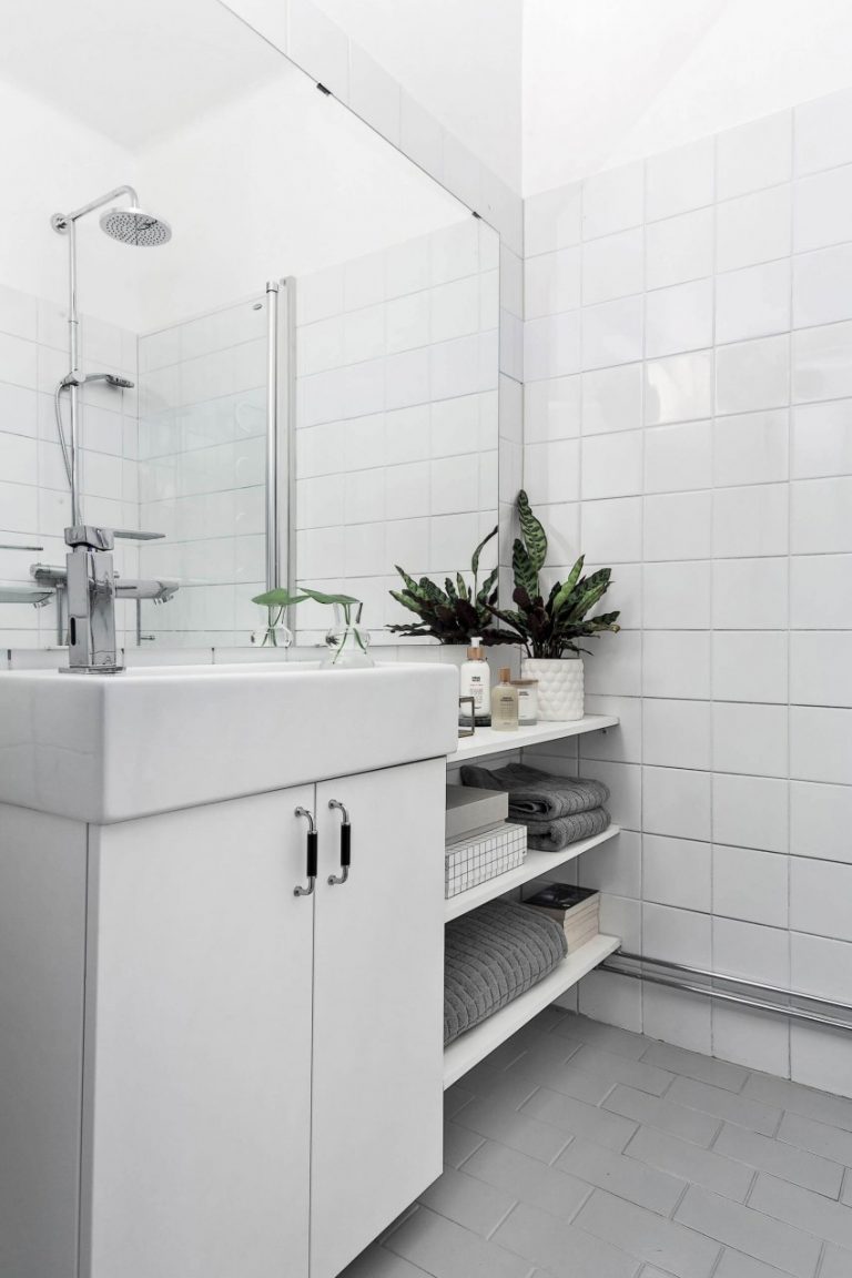 Fabulous Scandinavian Apartment With White Interior Design Style - RooHome