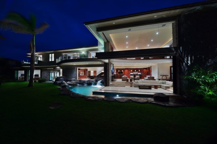 Luxury Hawaiian beach house