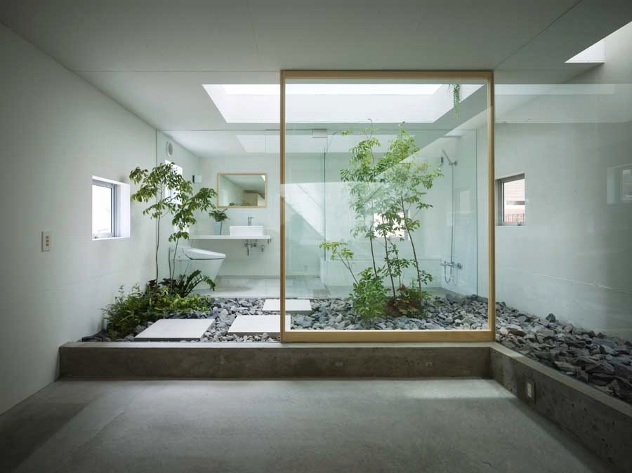 Japanese style bathroom with courtyard