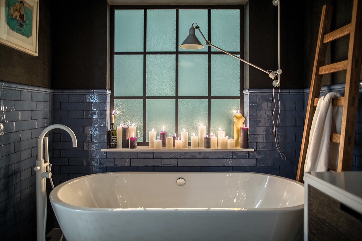 bathroom-candle-lit-romantic