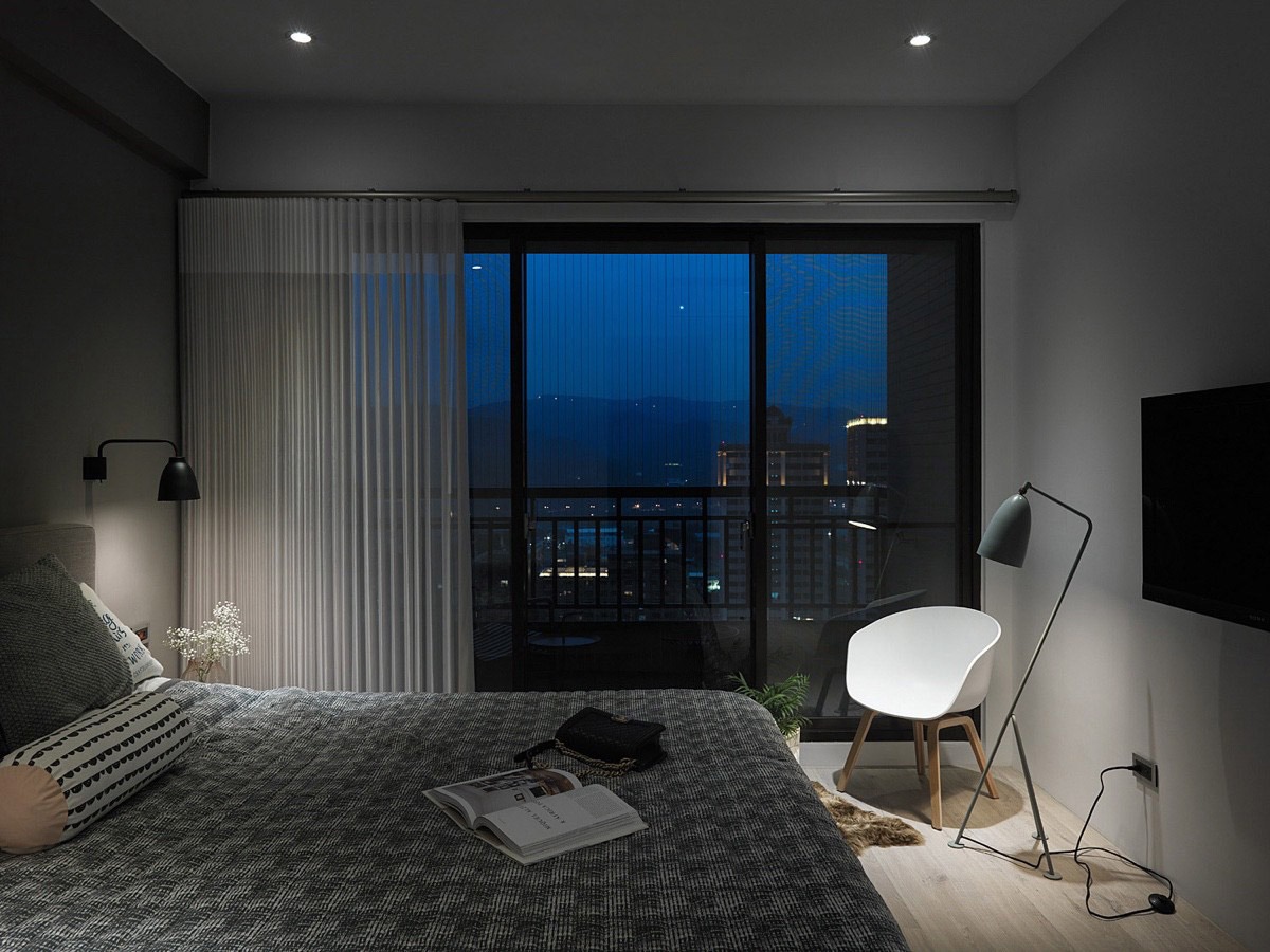 bedroom-ceiling-lights-tv-floor-lamp