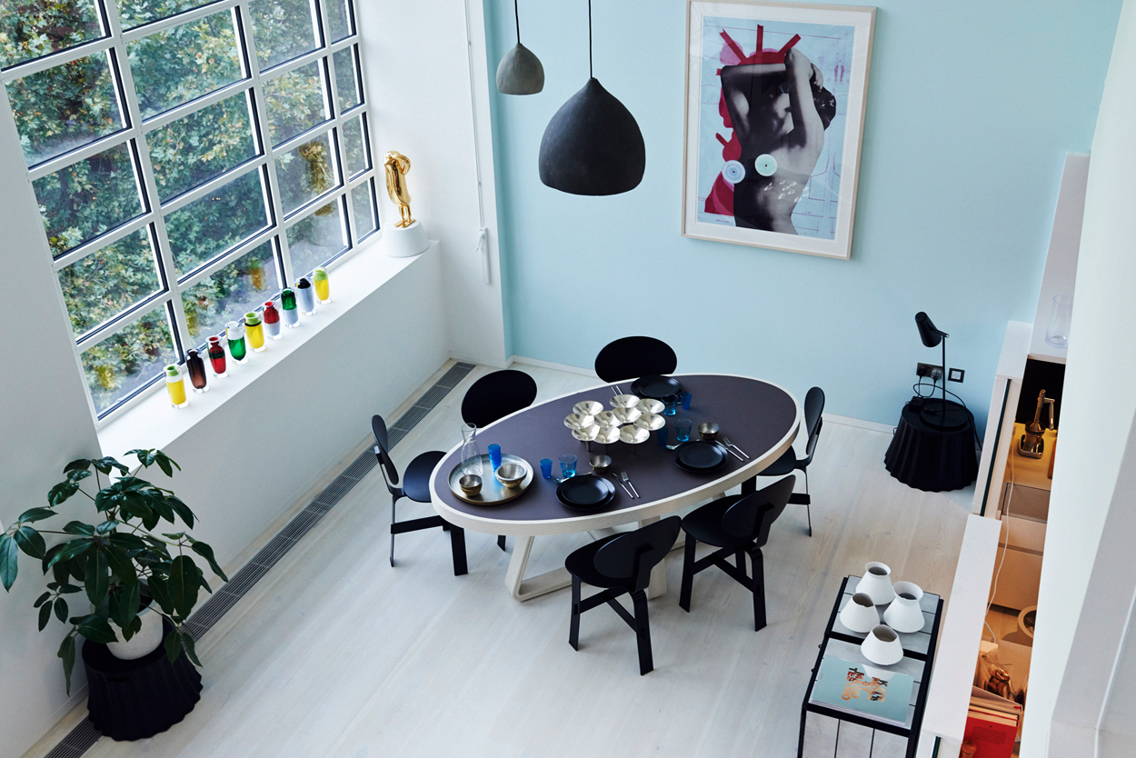 minimalist chic dining room