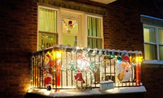 christmas apartment balcony decor 4