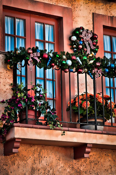 christmas apartment balcony decor