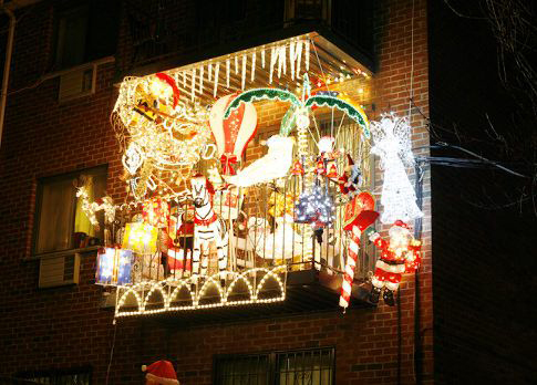 christmas apartment balcony decor 2