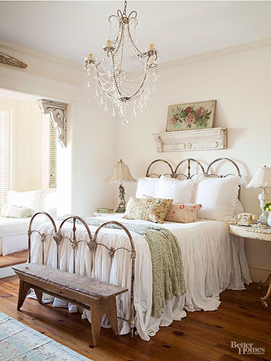 Classic Bedroom with Great Vintage Style Decor Ideas - RooHome