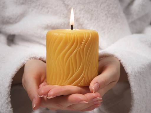 Why Choose Beeswax Candles? Health, Environment & The Best Candles –  hivetohomecandleco