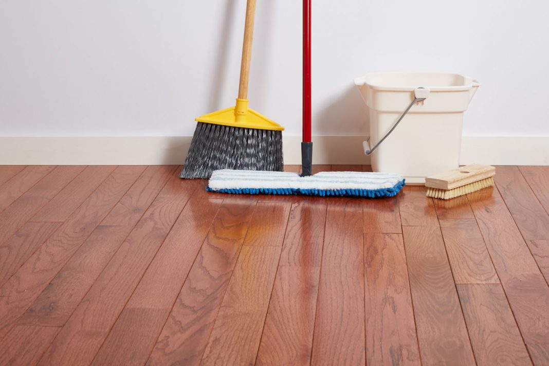 How to Remove Sticky Dirt Easily From Hardwood Floors? RooHome