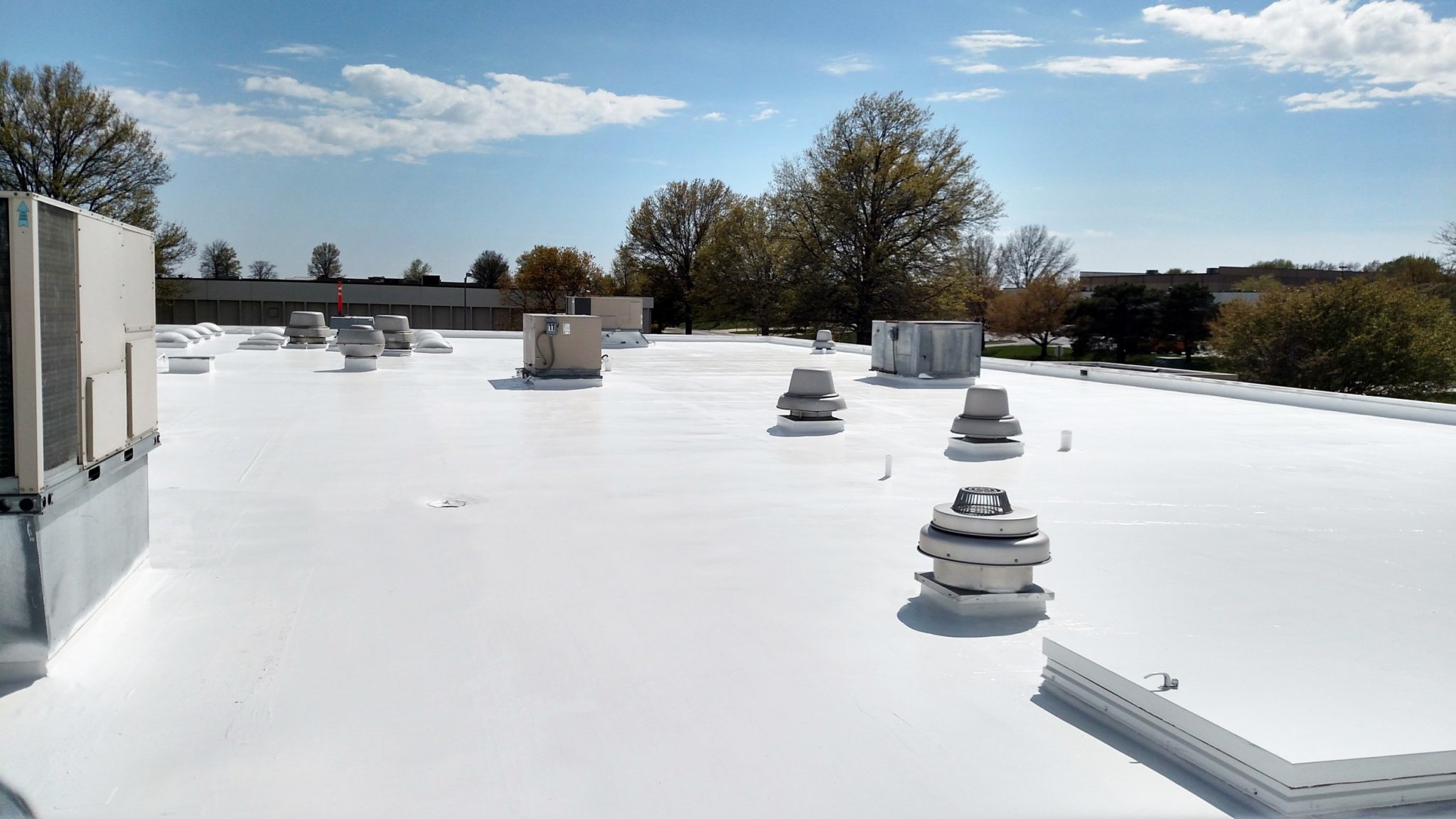 5 Prime Advantages of SPF Foam Roofing For Your Home - RooHome