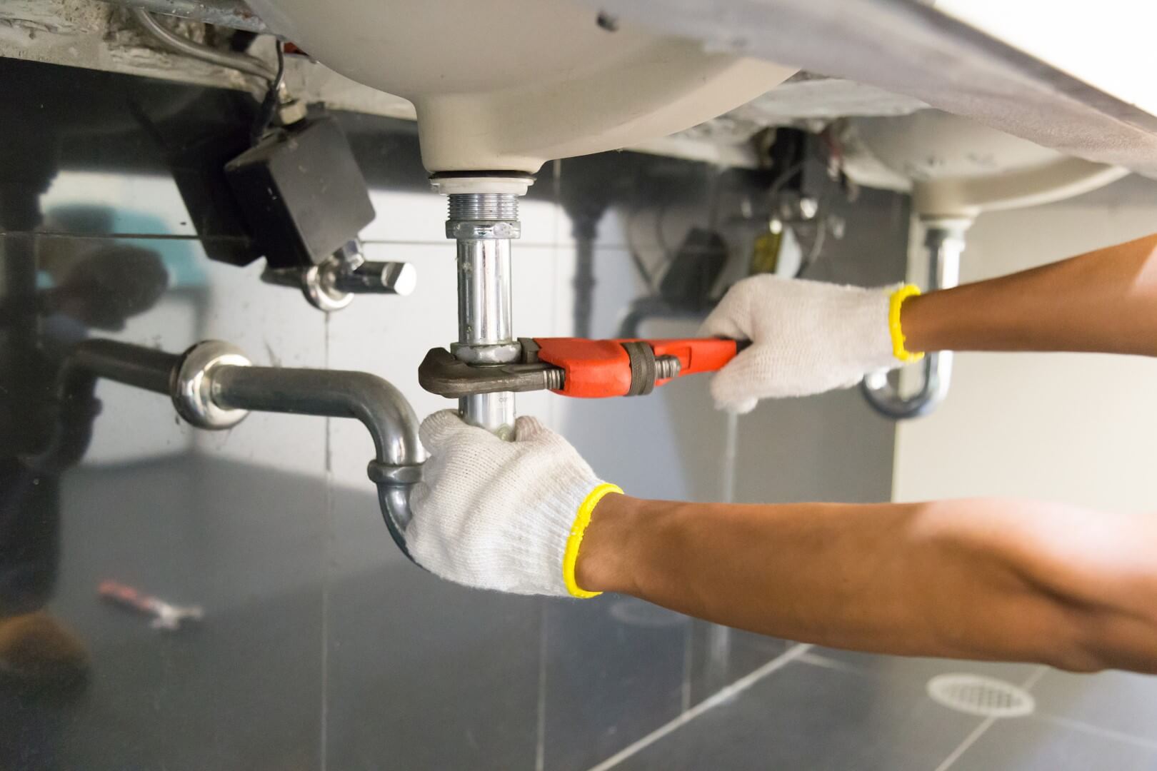 5 Advantages of a Plumbing Services - RooHome