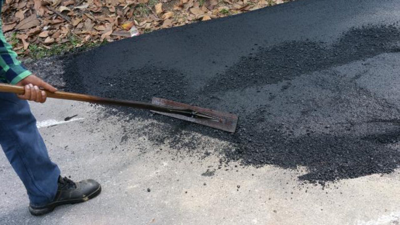 Top 7 Benefits of Asphalt Paving Compared to Concrete or Gravel - RooHome