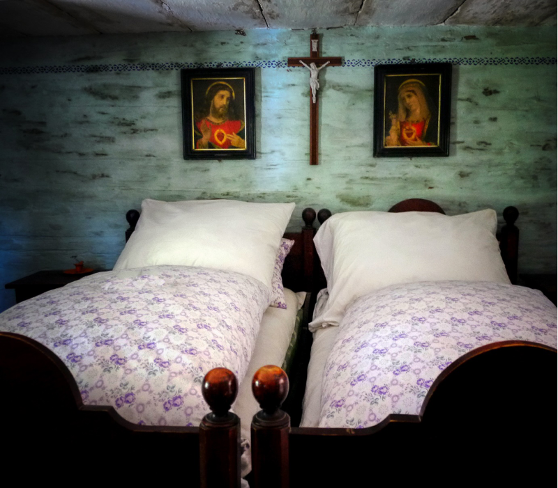 Discover-the-Spiritual-Beauty-of-Catholic-Home-Decor-Unlocking-the-Power-of-Faith-in-Your-Home.png