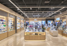 Tips to Start a Successful Retail Business with Modern Displays